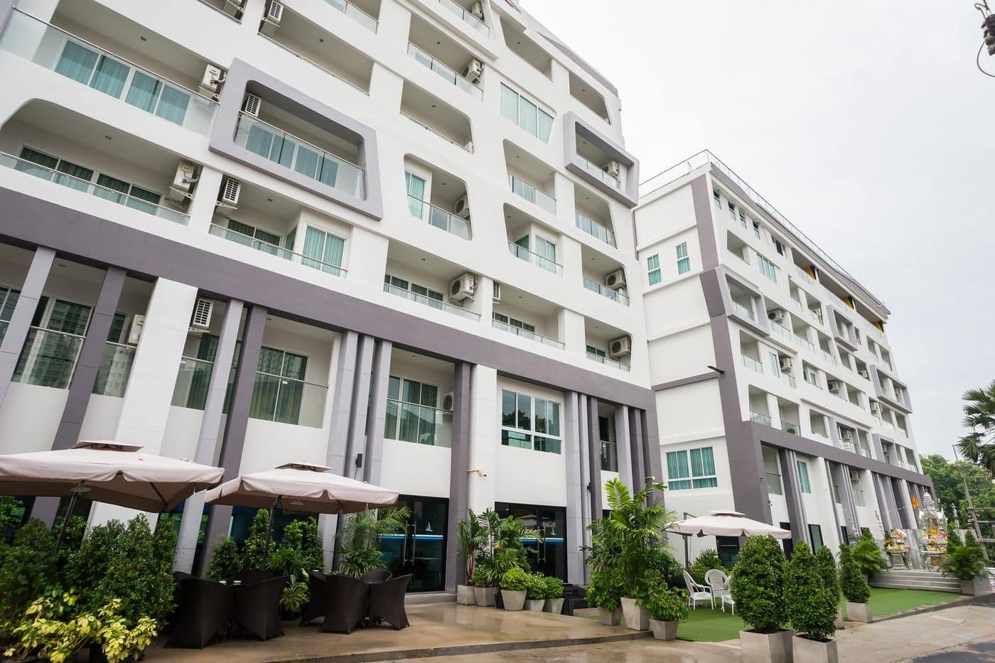 Exterior of Blue Boat hotel, Pattaya
